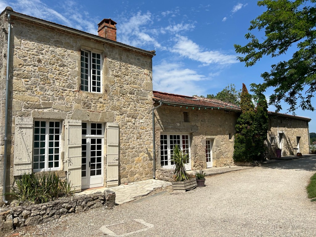 Le Domaine Las Bouzigues pour l'accueil de groupes, cousinades, anniversaires et mariages près d'Agen dans le Lot et Garonne